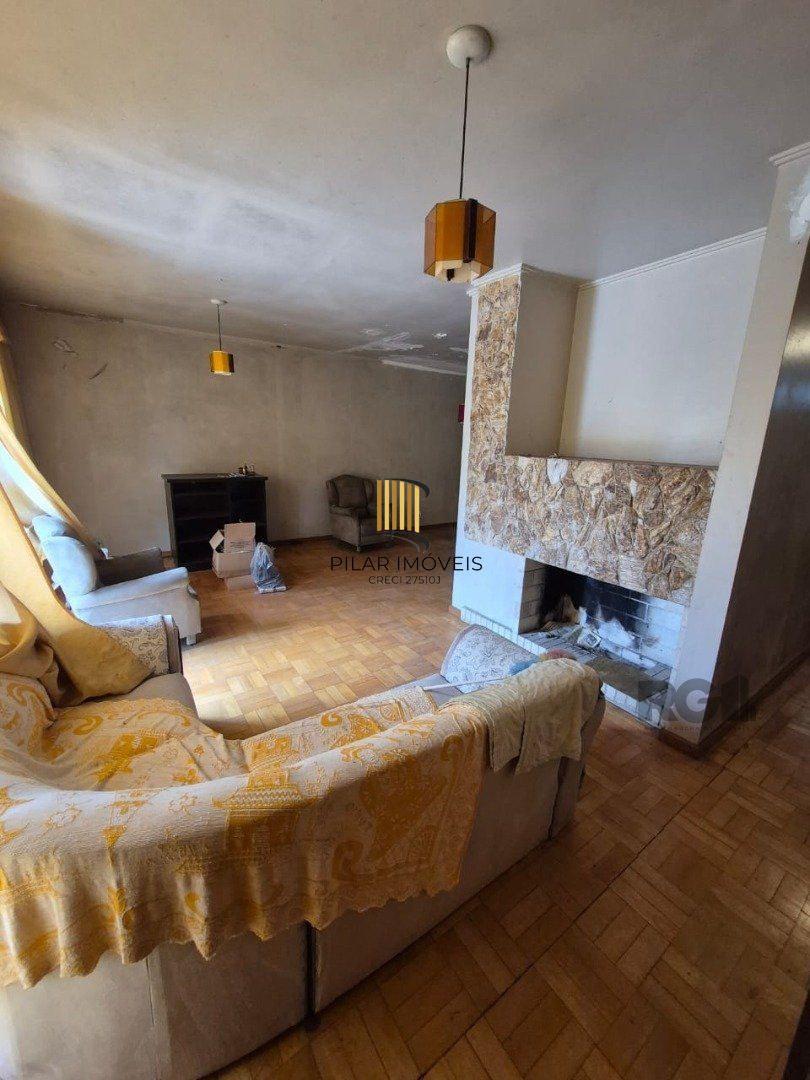 Casa 4 dormitórios no bairro Teresópolis