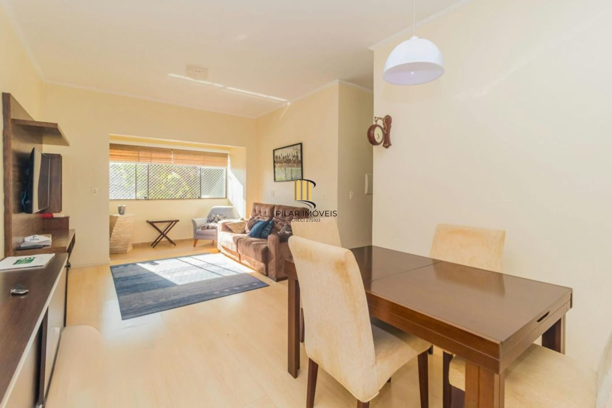 Apartamento de 2 dormitórios e 2 vagas no bairro Petropolis