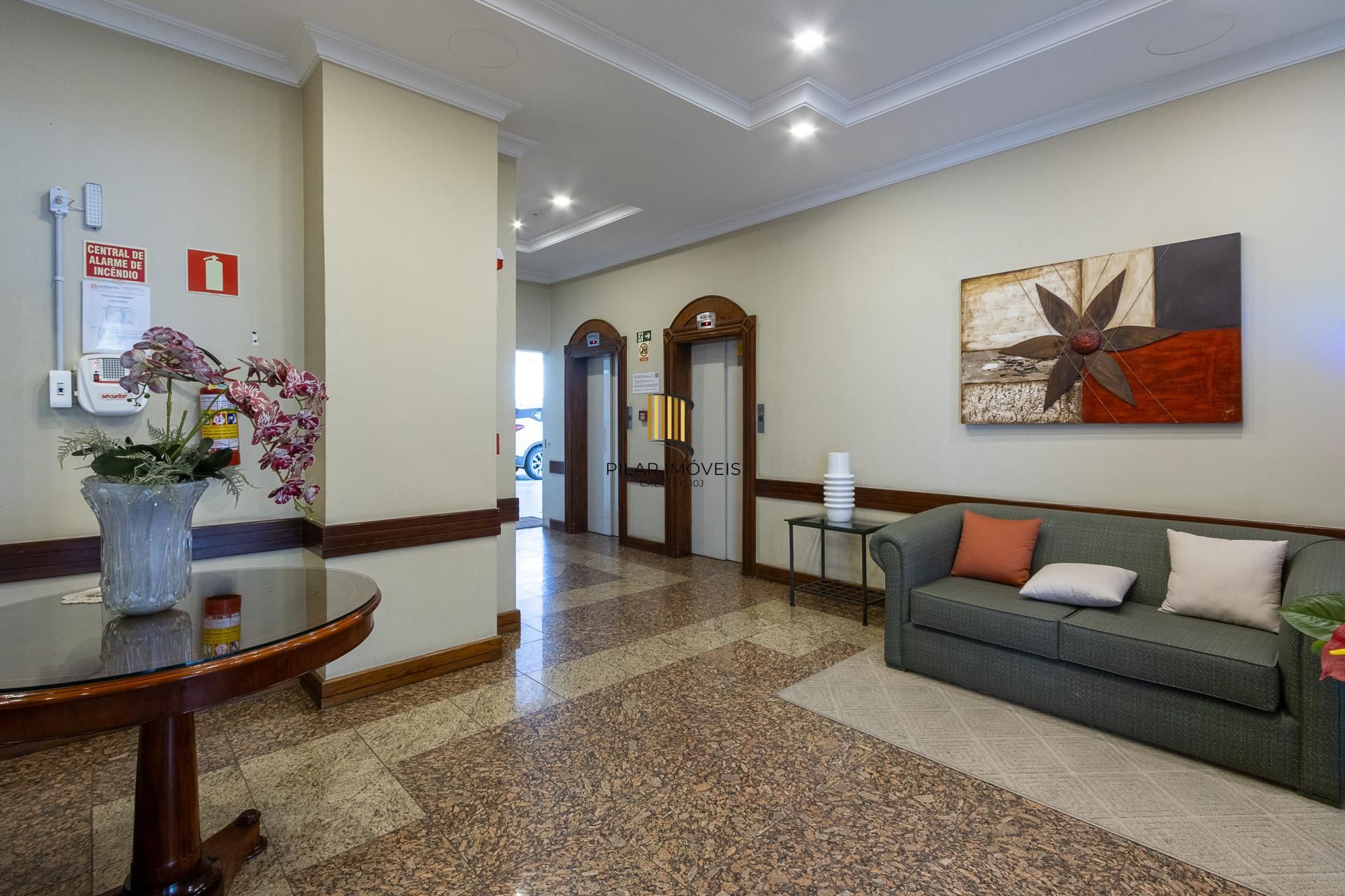 Apartamento 3 quartos, 1 suite, dependência, sacada com churrasqueira, 2 vagas - Bairro Menino Deus