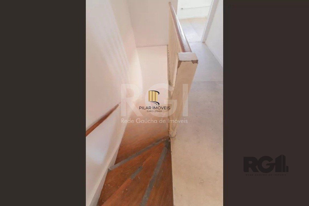 Casa para Venda - 200m², 5 dormitórios, 2 vagas - Azenha