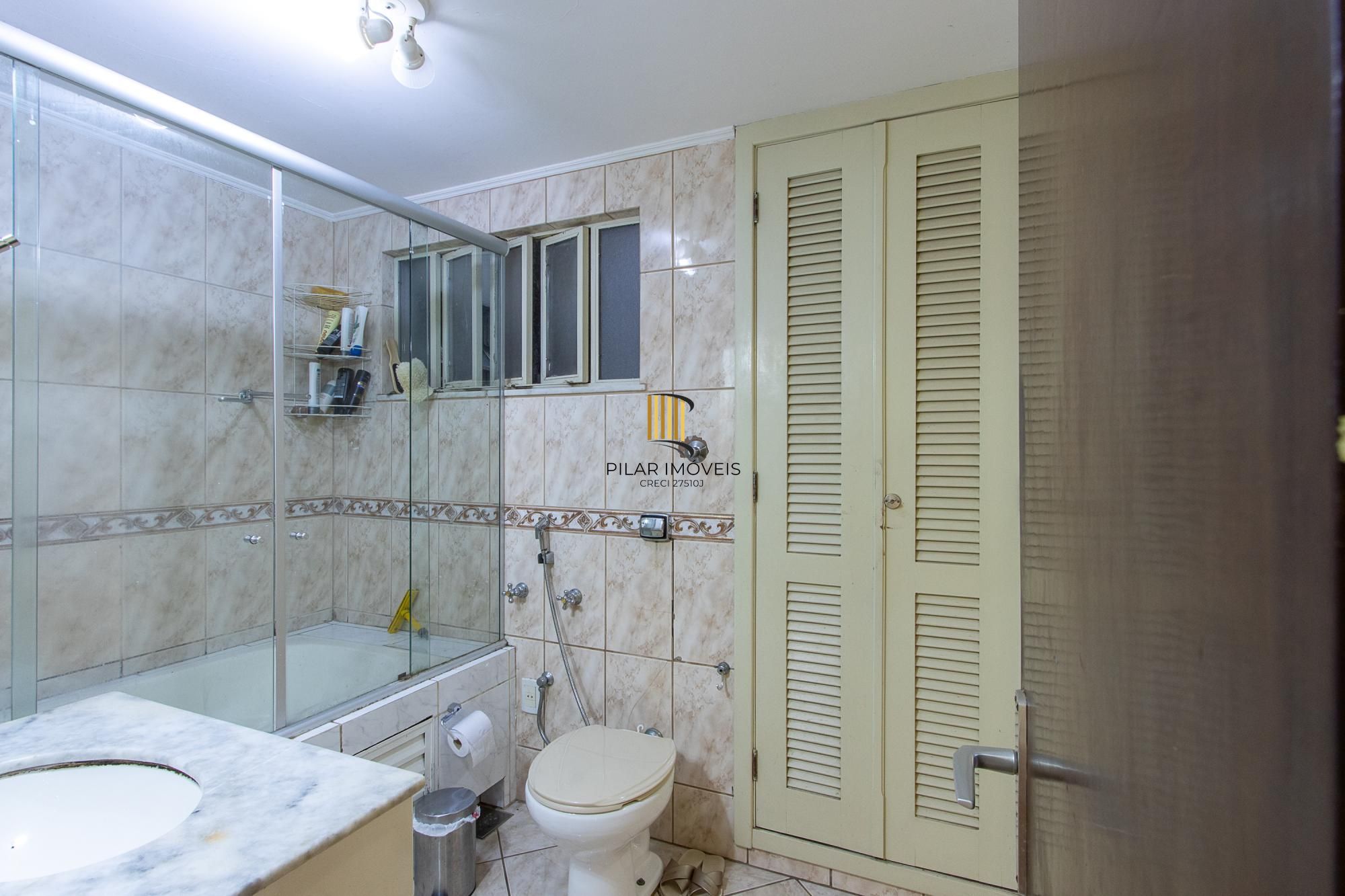 Apartamento 4 dormitórios no bairro Menino Deus