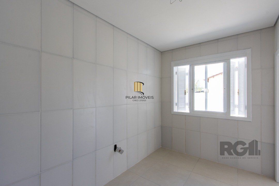 Casa  no Bairro Hípica, 100% reformada, 2 dormitórios, 1 vaga de garagem.