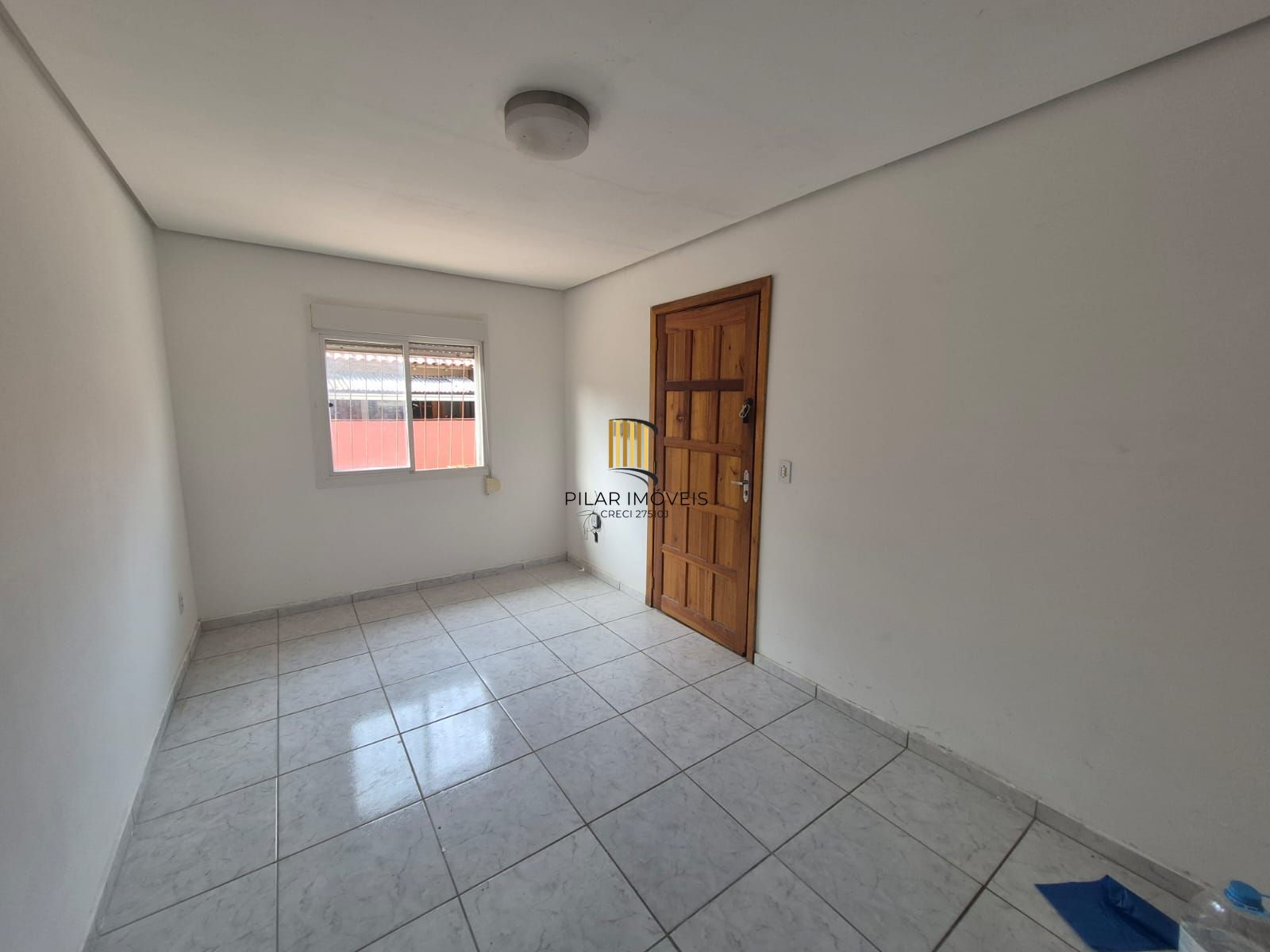 Casa de condomínio, 2 dormitórios, 1 banheiro e 1 vaga de garagem.
