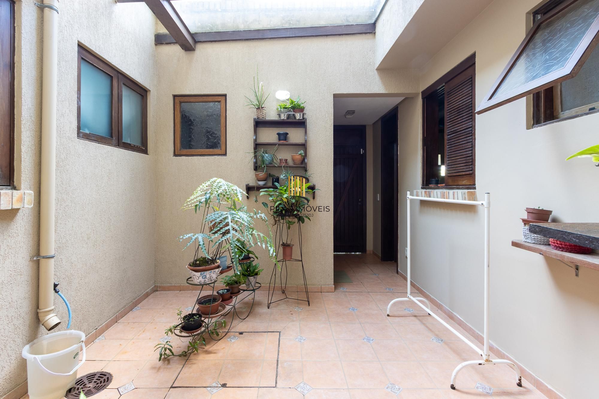 Casa em condomínio á venda com 6 dormitórios em Porto Alegre