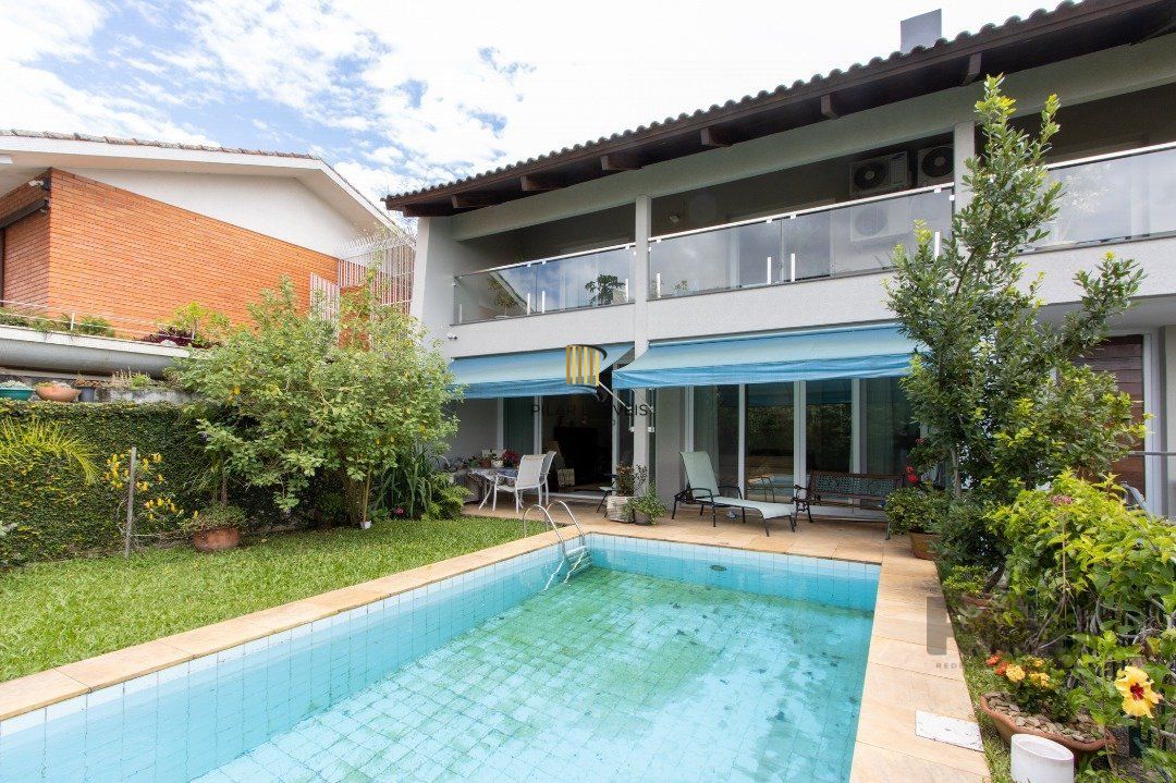 Sobrado com vista para Rio, 3 quartos, 2 suites, pátio, piscina, vaga para 4 carros - Bairro Vila Assunção
