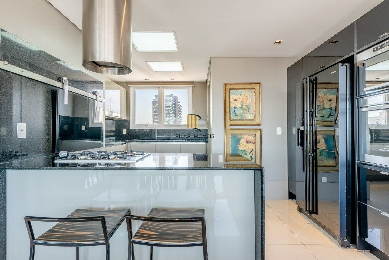 Apartamento 3 dormitórios, sendo 1 suíte e 2 vagas no Petropolis