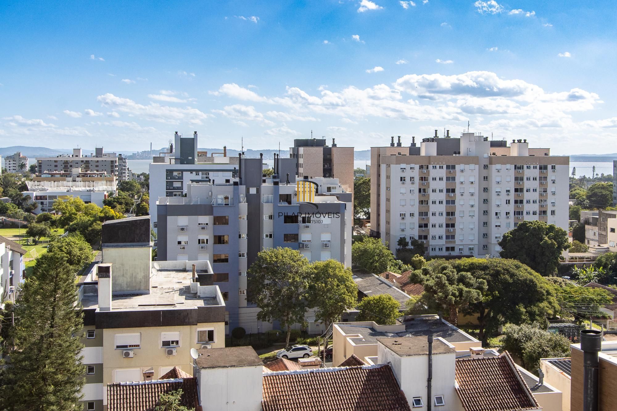 Excelente apartamento de 3 dormitórios, 1 suíte e 2 vagas no bairro Tristeza.