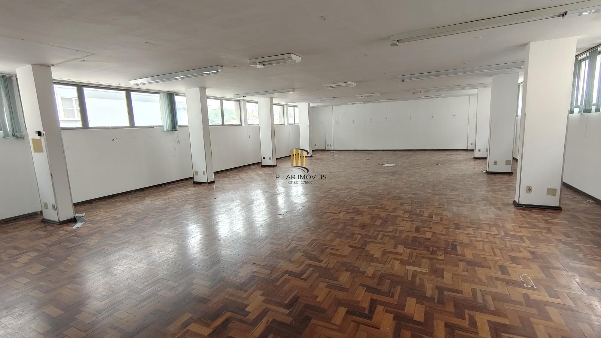 Prédio Comercial no bairro Menino Deus.