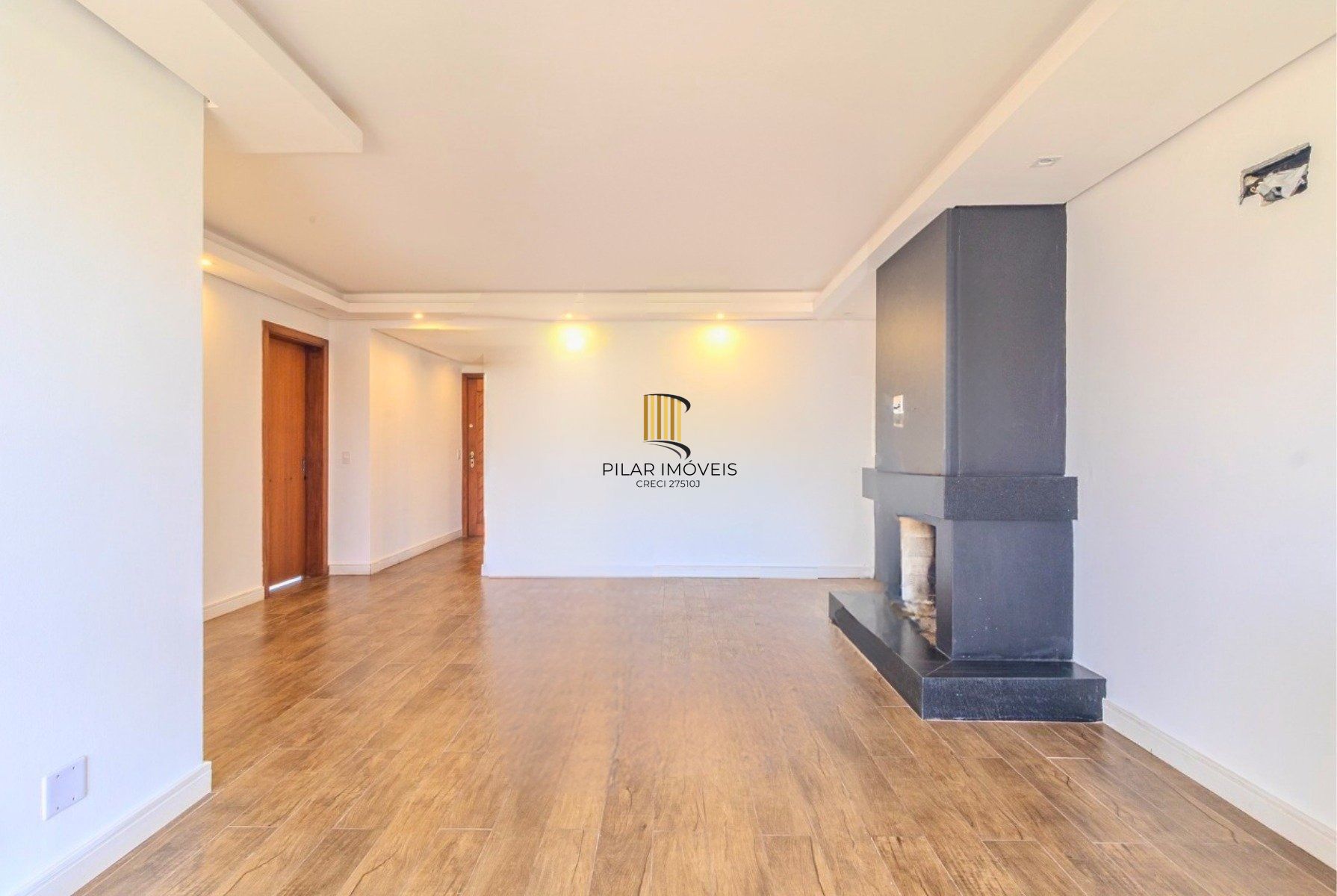 Apartamento com 114.02m², 3 dorm, Petrópolis com lareira e churrasqueira