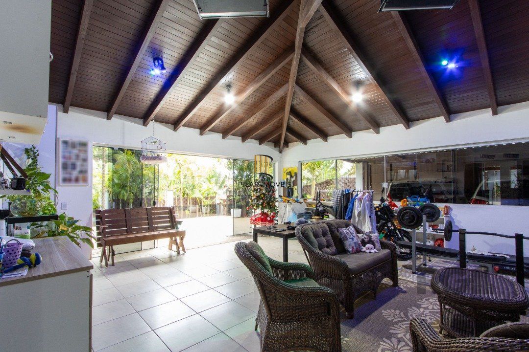 Casa 3 dormitórios no bairro Hípica