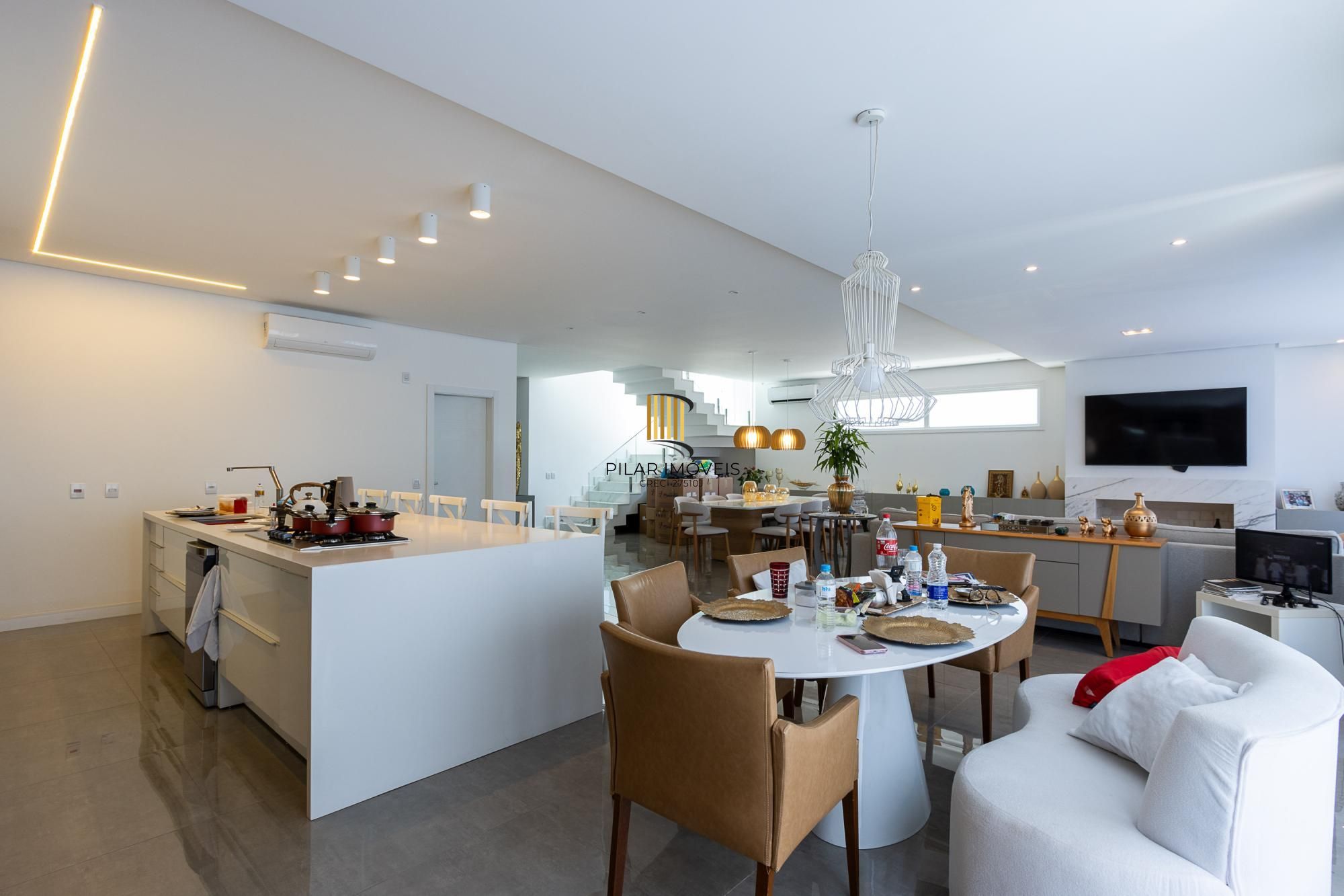 Casa de Condomínio 4 dormitórios no bairro Vila Nova