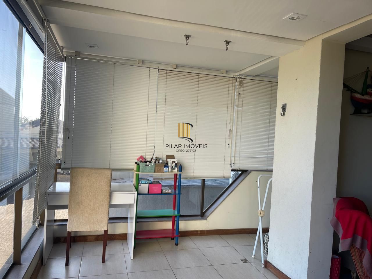 Apartamento bairro Tristeza, com 110 m² de área privativa, 03 dormitórios sendo 01 suíte e 02 vagas de garagem!