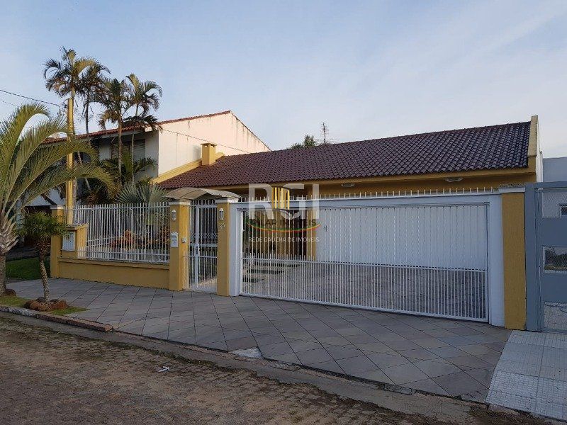 Casa para Venda - 300m², 3 dormitórios, sendo 1 suites, 4 vagas - Ipanema