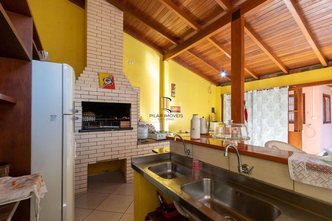 Casa para Venda - 240m², 6 dormitórios, sendo 3 suites, 2 vagas - Glória