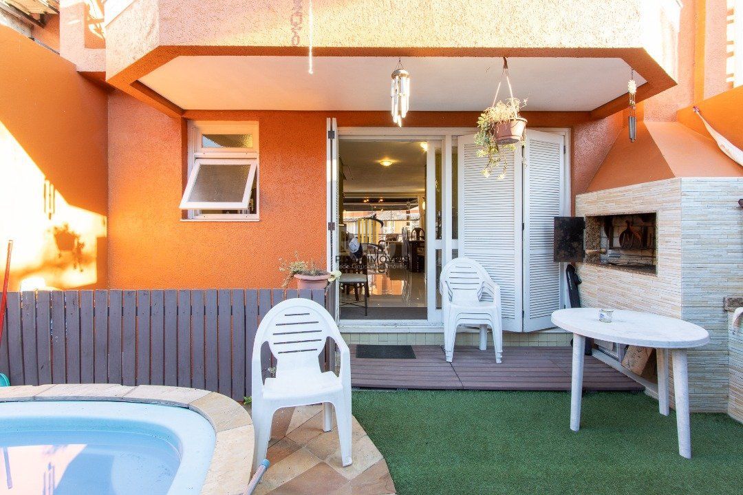 Casa de Condomínio 4 dormitórios no bairro Vila Assunção