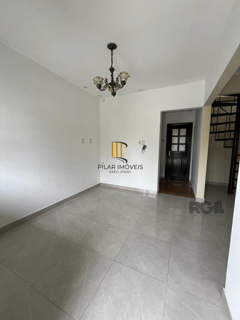 Casa 3 dormitórios no bairro Restinga