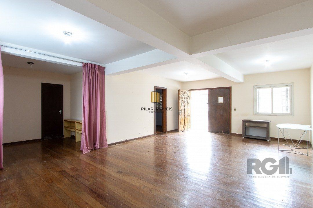 Casa 5 dormitórios no bairro Ipanema