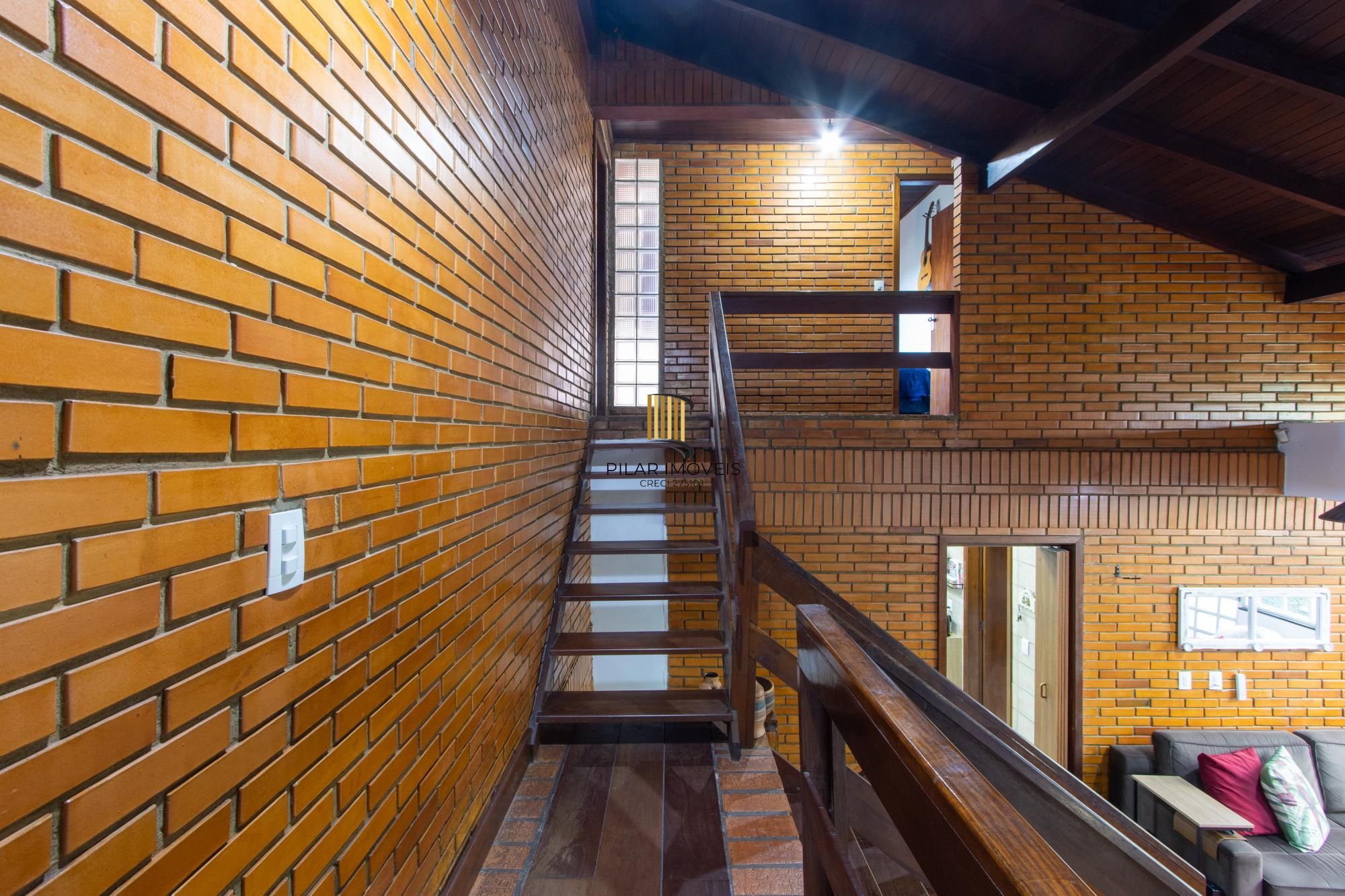 Casa 5 dormitórios no bairro Teresópolis
