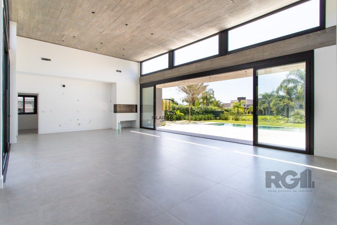 A Casa Le Mans, uma residência térrea de esquina com 389,48m2 de área coberta