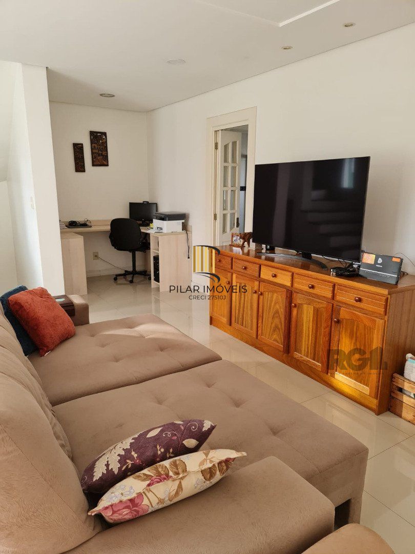 Casa 3 dormitórios no bairro Hípica
