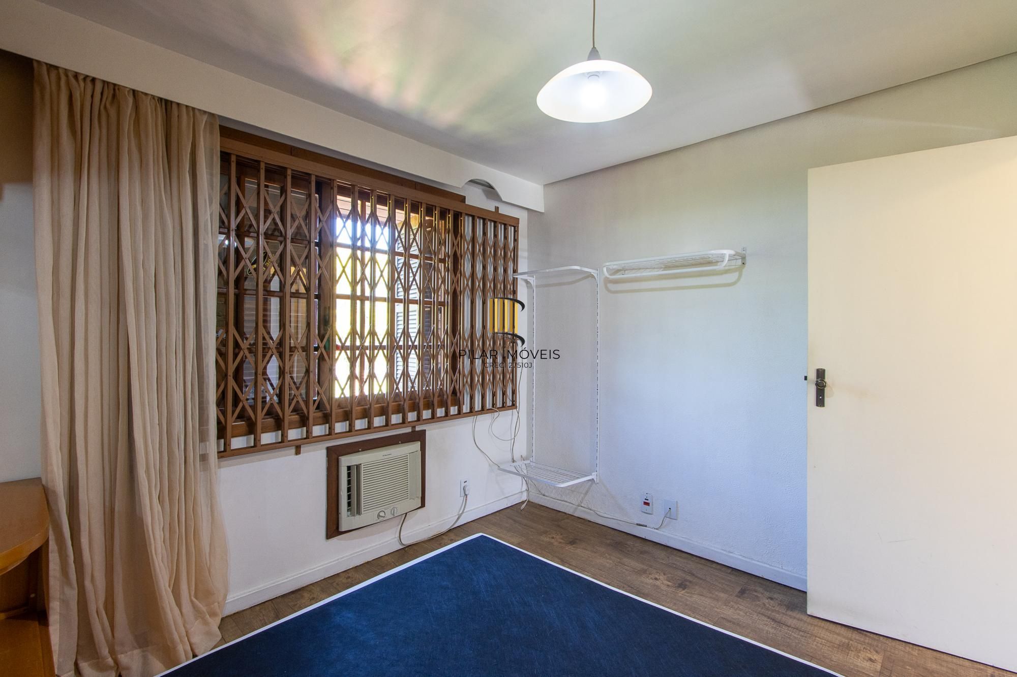 Casa em condomínio, 2 dormitórios, 1 vaga escriturada - Bairro Cavalhada