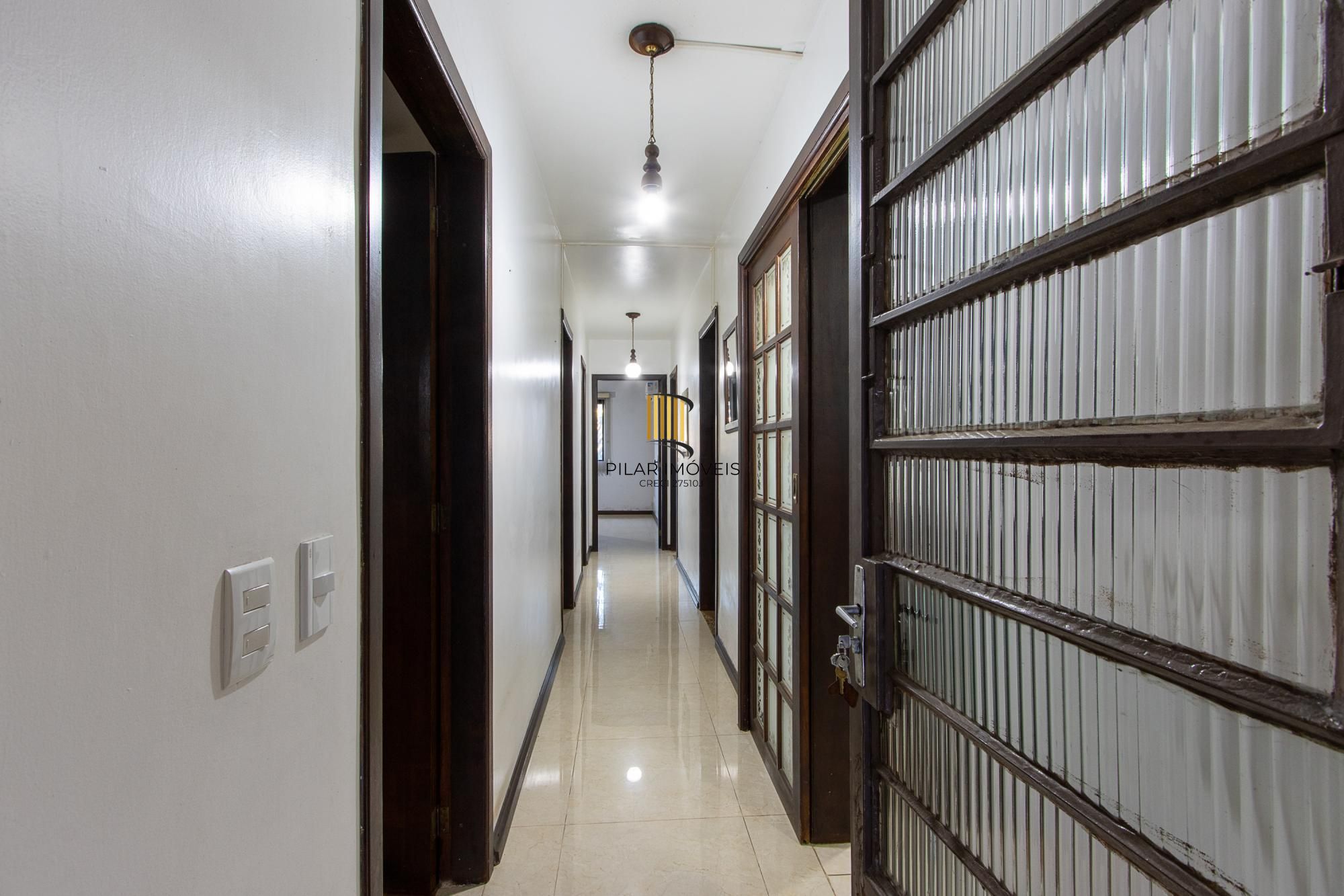 Casa 4 dormitórios no bairro Vila Nova