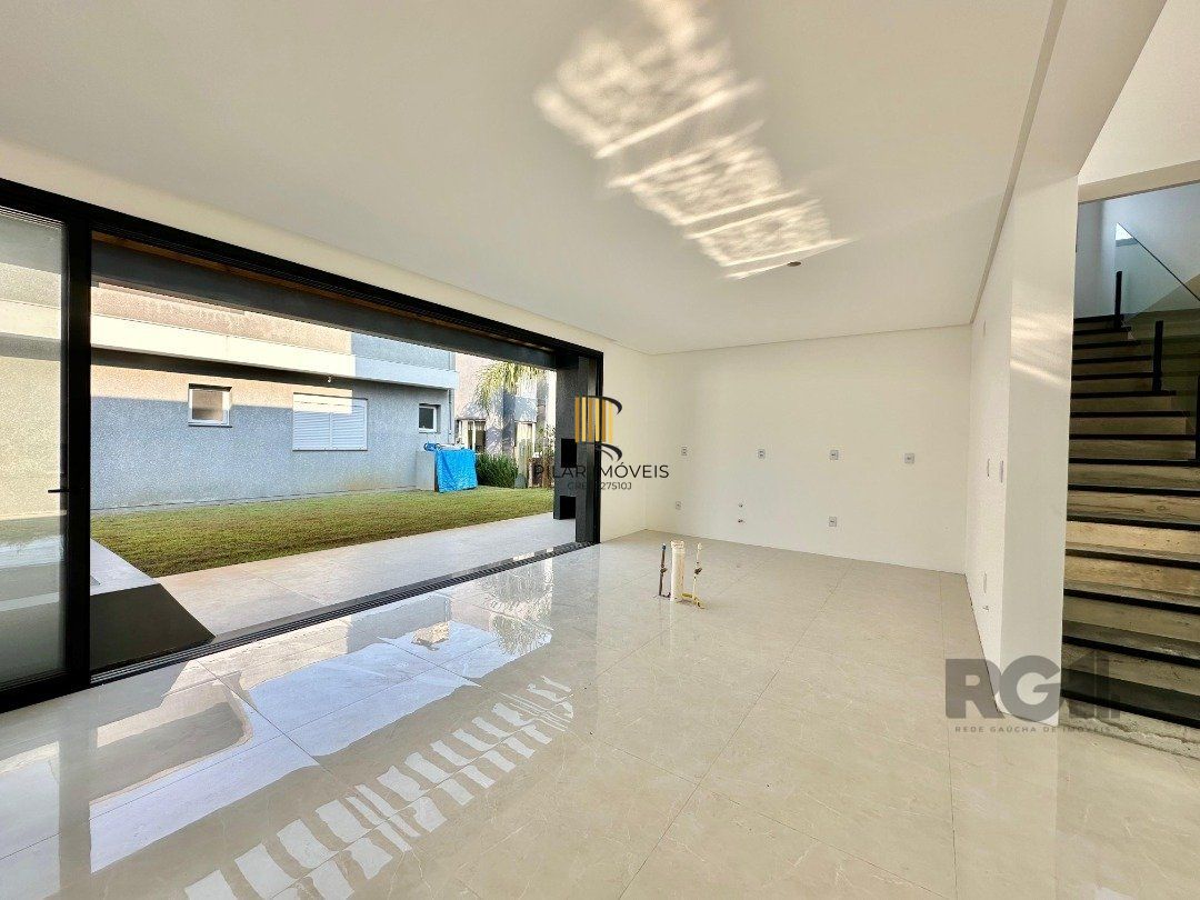 Casa de Condomínio 3 dormitórios no bairro Dubai