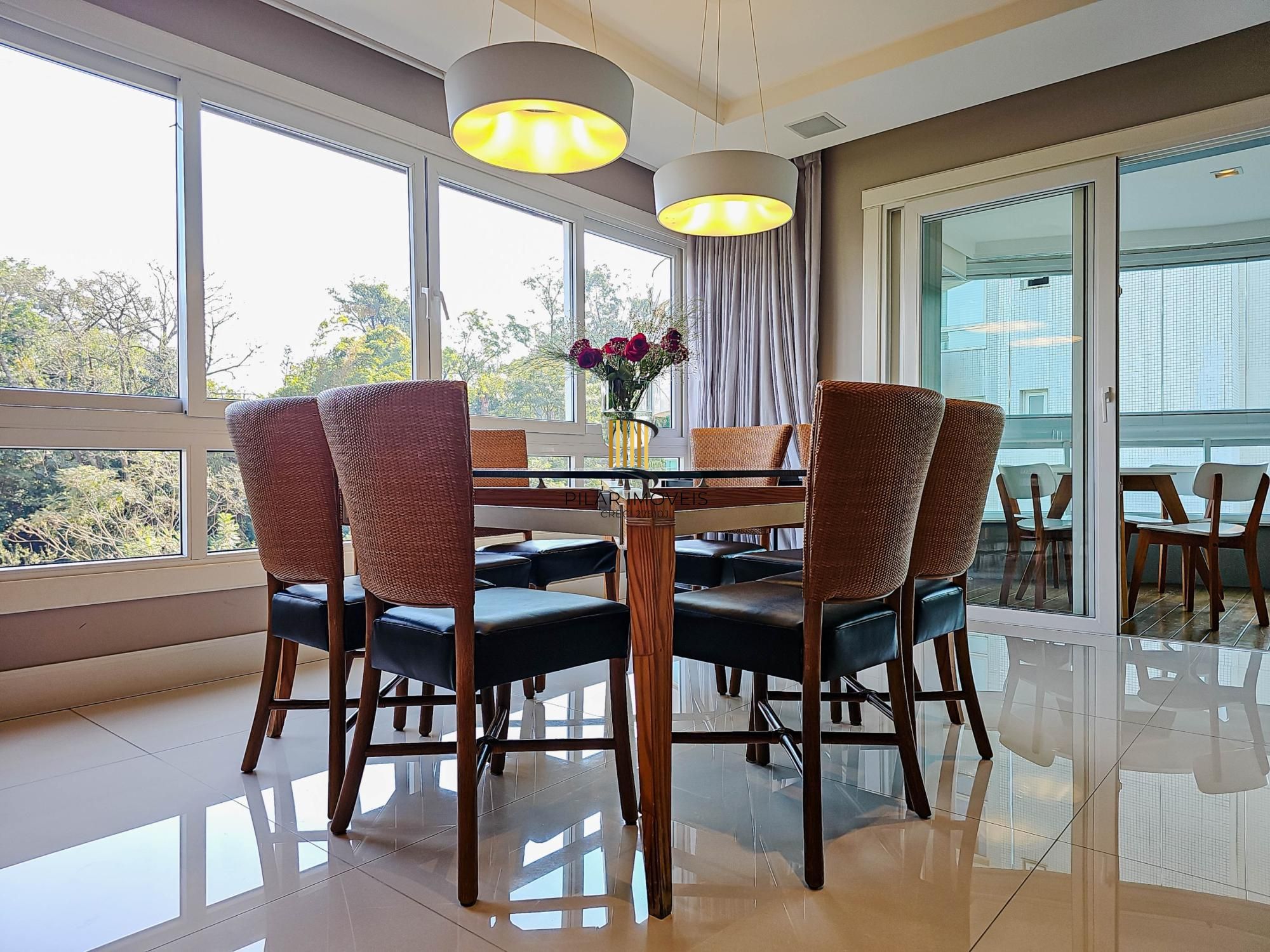 Apartamento com 202m², 3 suítes, lareira, churrasqueira, 3 vagas, infraestrutura completa, no Bela Vista.