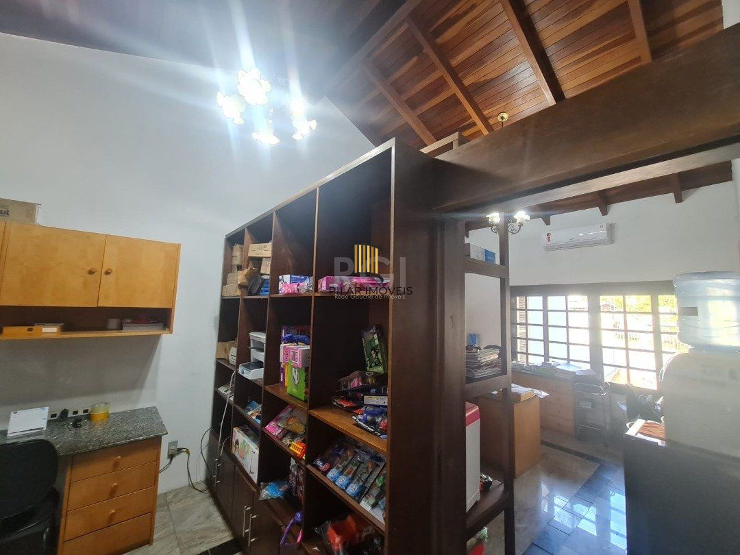 Casa para Venda - 464m², 5 dormitórios, sendo 4 suites, 4 vagas - Nonoai