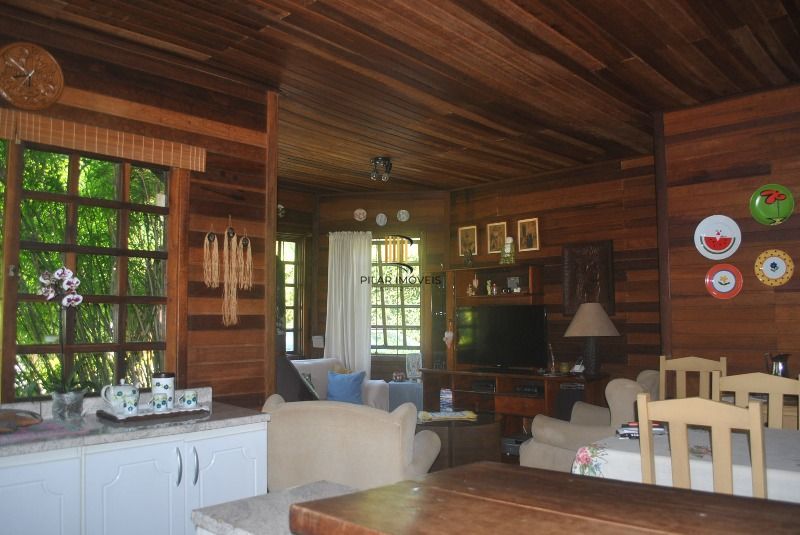 Casa para Venda - 250m², 3 dormitórios, 4 vagas - Serraria