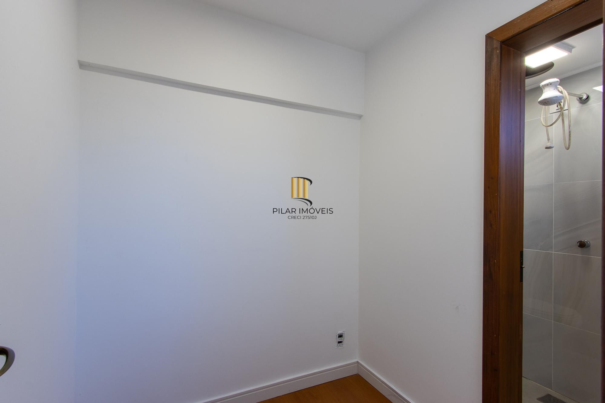 Apartamento com 114.02m², 3 dorm, Petrópolis com lareira e churrasqueira