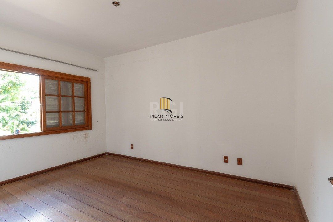 Casa para Venda - 460m², 4 dormitórios, sendo 1 suites, 4 vagas - Cristal