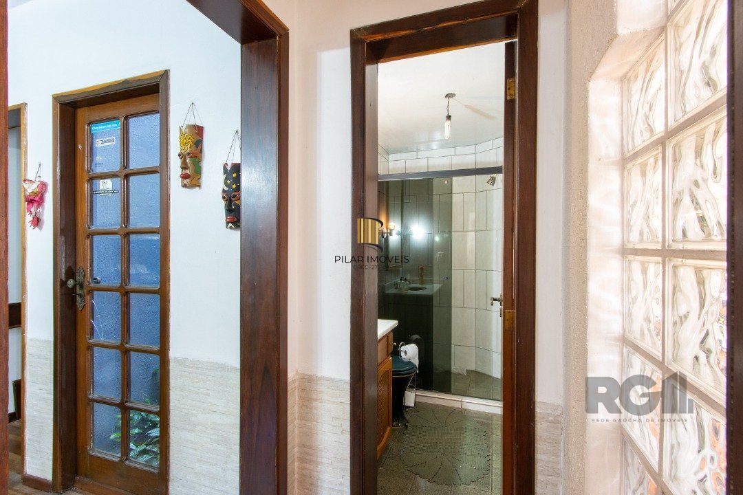 Casa para Venda - 300m², 3 dormitórios, sendo 1 suites, 4 vagas - Tristeza
