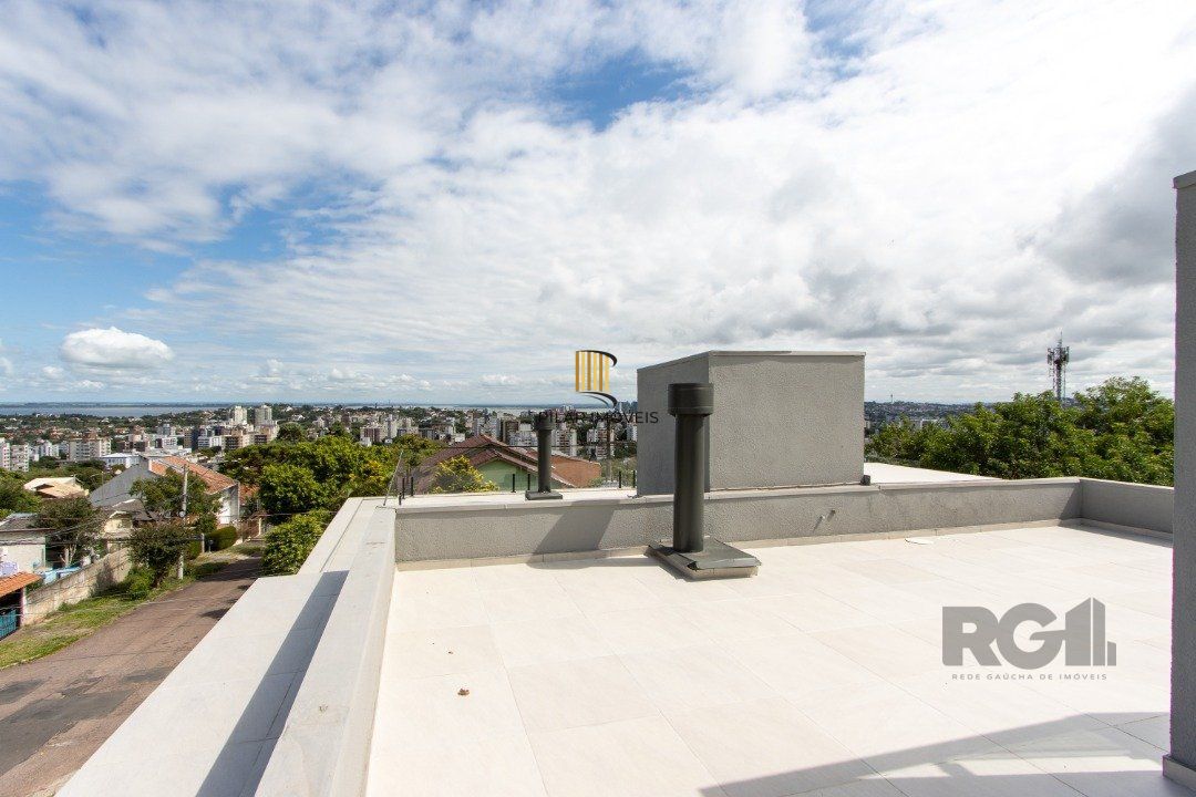 Sobrado novo  no Bairro Tristeza,