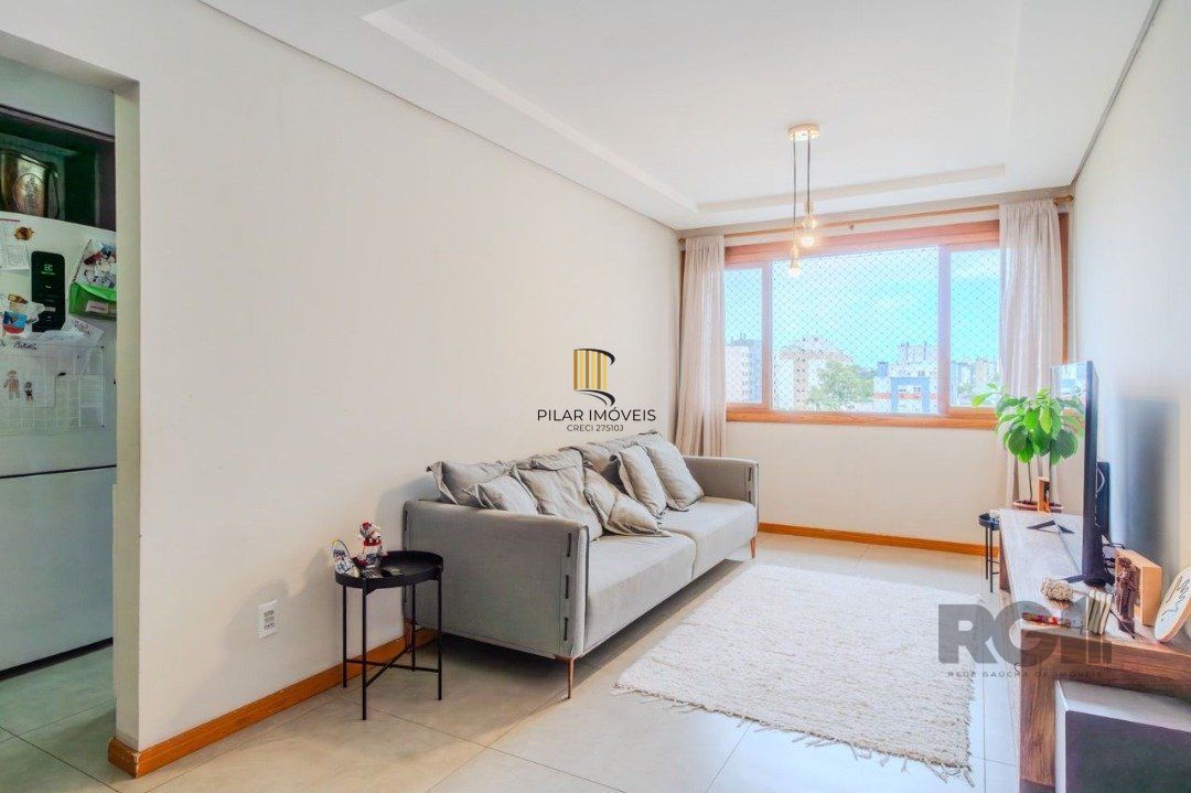 Ótimo apartamento, reformado , dois dormitórios e uma suíte, vaga escriturada.