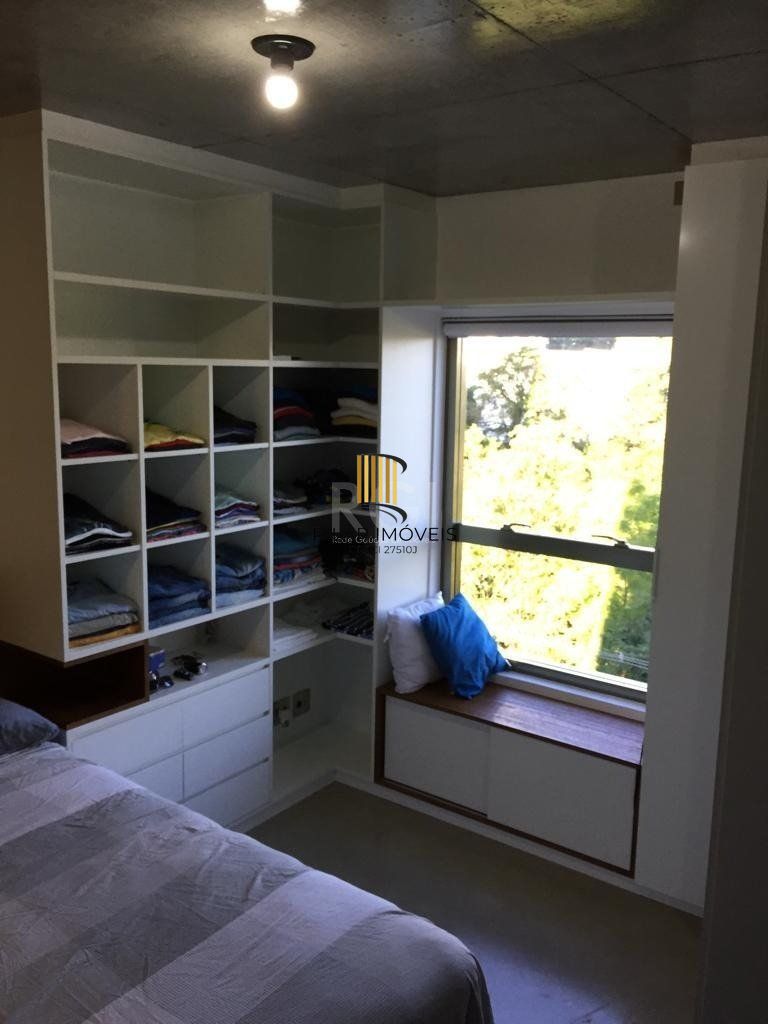 Apartamento para Venda - 68.5m², 2 dormitórios, sendo 1 suites, 2 vagas - Petrópolis