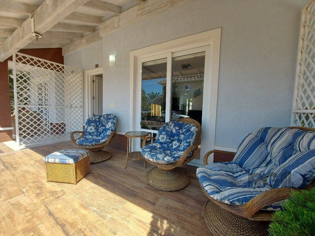 Casa em Condomínio Fechado com 3 quartos e 150m² privativos