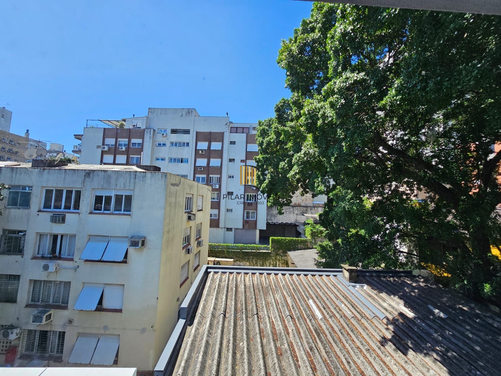 Conjunto comercial na Rua Quintino Bocaíuva