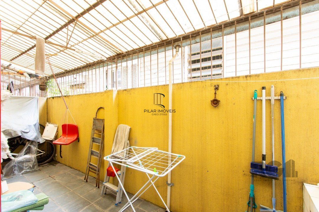 Casa de 3 dormitórios à venda na Tristeza - Zona sul de Poa.