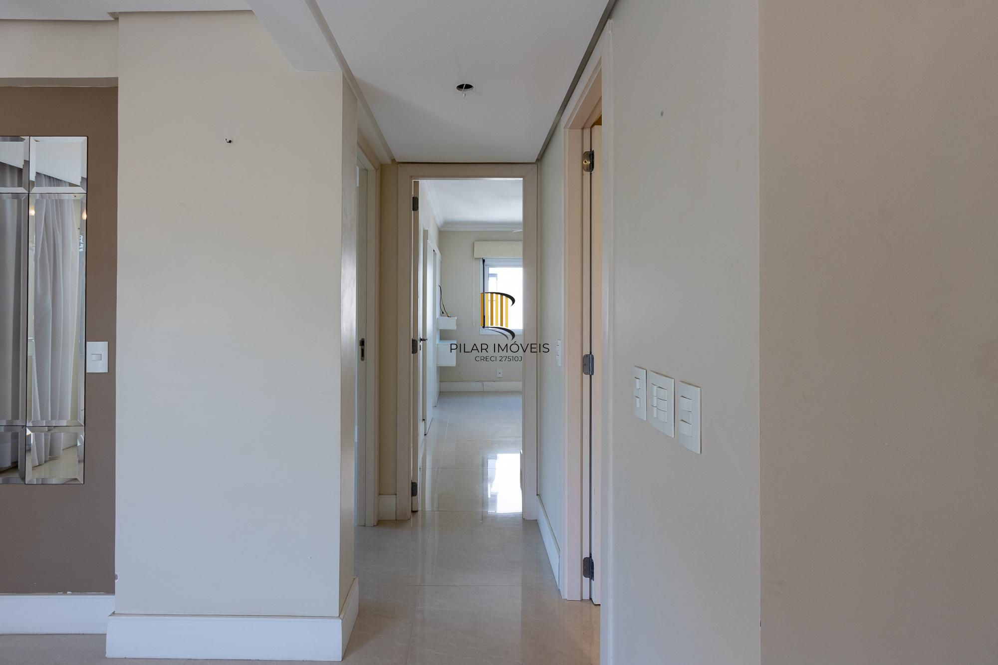 Apartamento de 3 dormitórios, 1 suíte e 2 vagas escrituradas no bairro Tristeza.