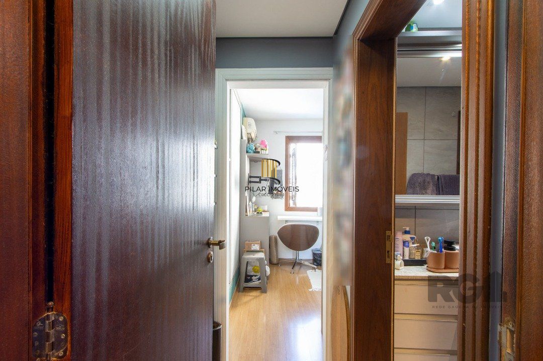 Casa 3 dormitórios no bairro Medianeira