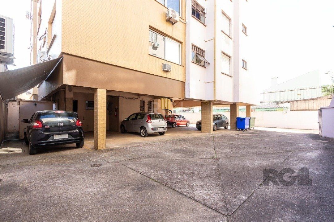 Apartamento de 64,04m², com  2 quartos, com vaga de garagem coberta e escriturada, esquina com a Av. Wenceslau Escobar.