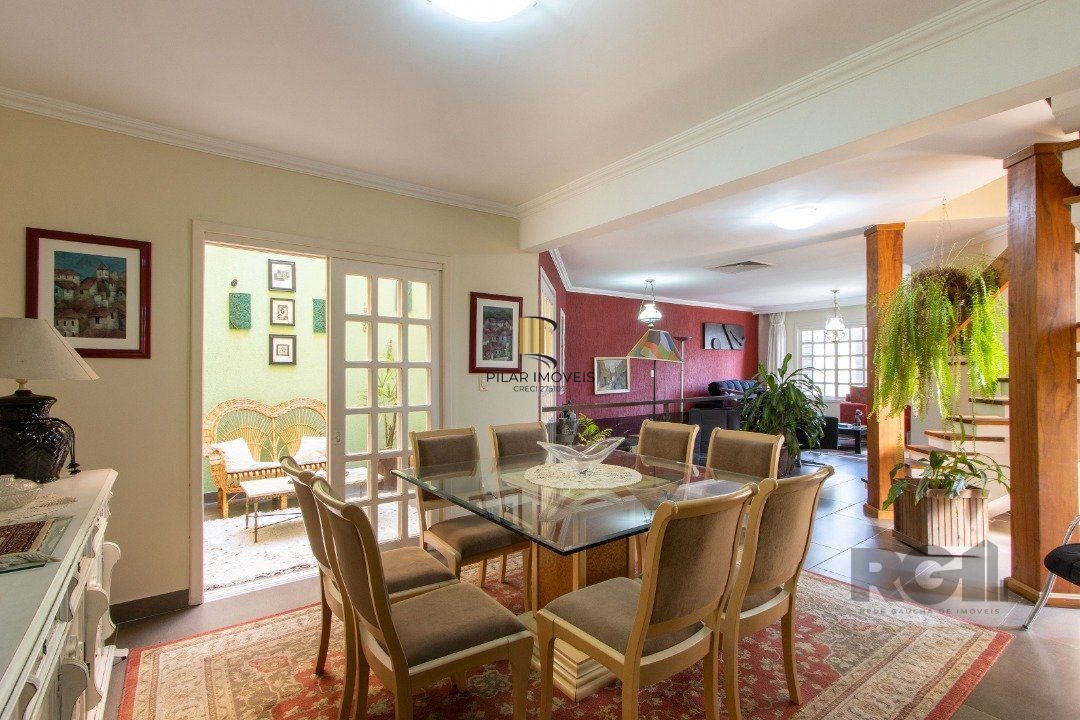 Casa para Venda - 254m², 4 dormitórios, sendo 3 suites, 5 vagas - Espirito Santo