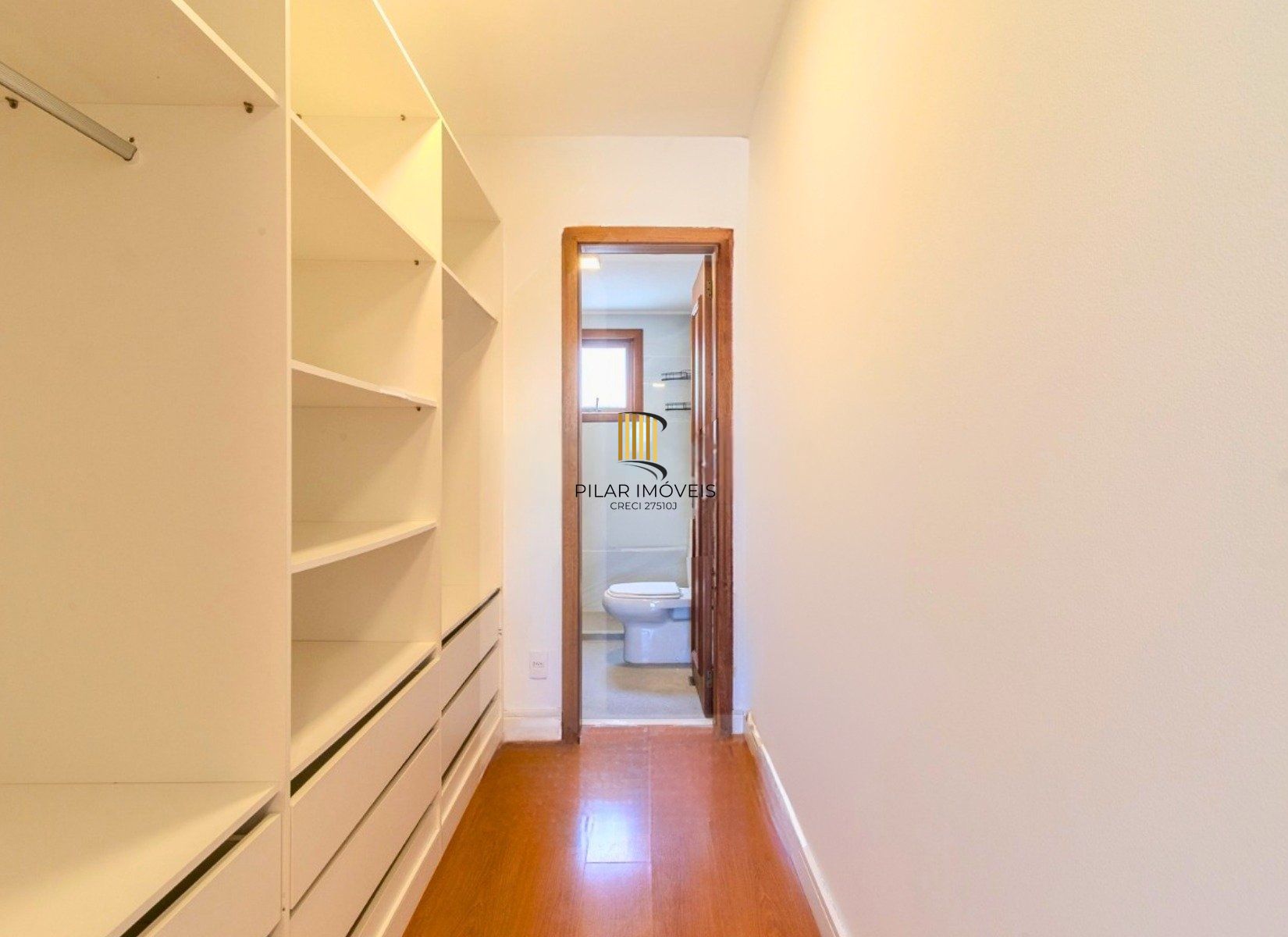 Apartamento com 114.02m², 3 dorm, Petrópolis com lareira e churrasqueira