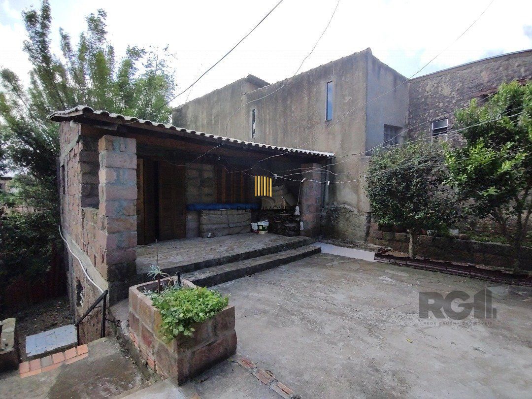 Casa térrea, 2 quartos, edícula com 2 quartos, pático, piscina - Bairro Cavalhado