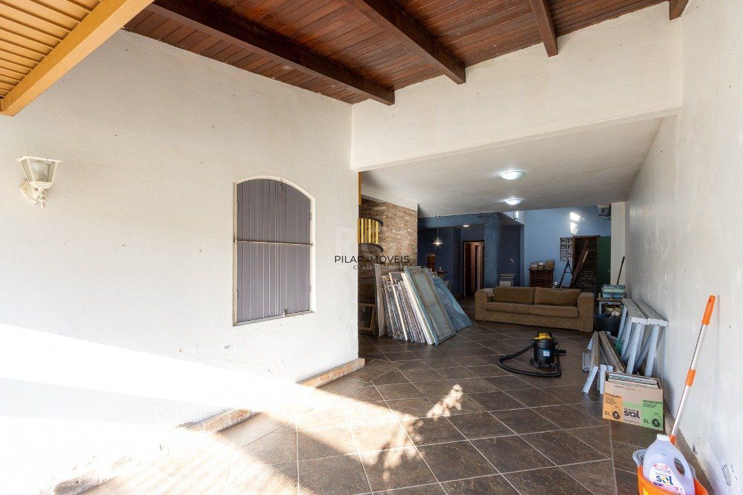 Casa para Venda - 244m², 3 dormitórios, sendo 1 suites, 2 vagas - Guarujá
