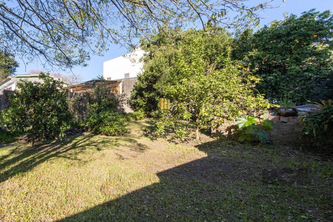 Casa para Venda - 300m², 3 dormitórios, sendo 1 suites, 4 vagas - Tristeza