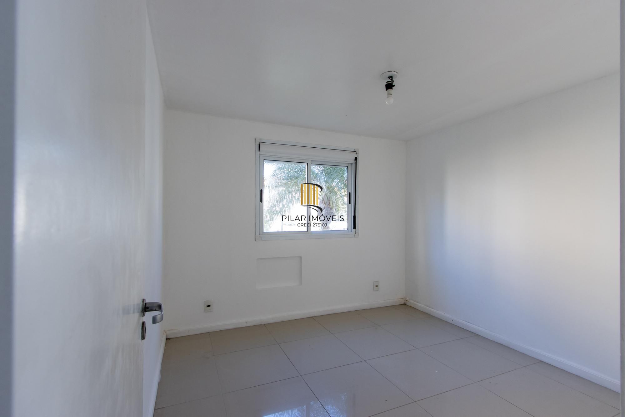 Apartamento térreo desocupado com  2 dormitórios I bairro Hipica