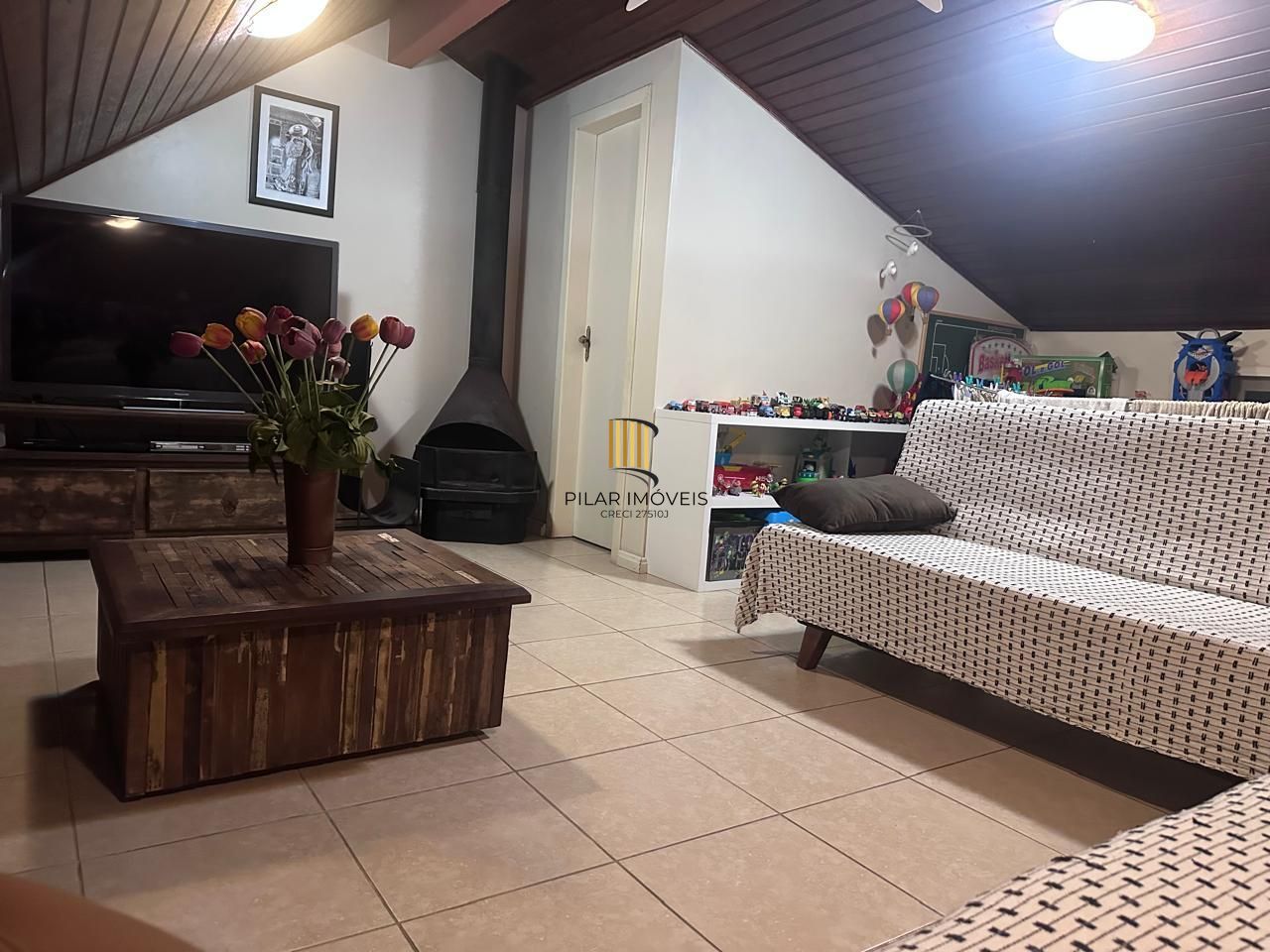 CASA EM CONDOMÍNIO, 2 QUARTOS, SUITE, 2 VAGAS