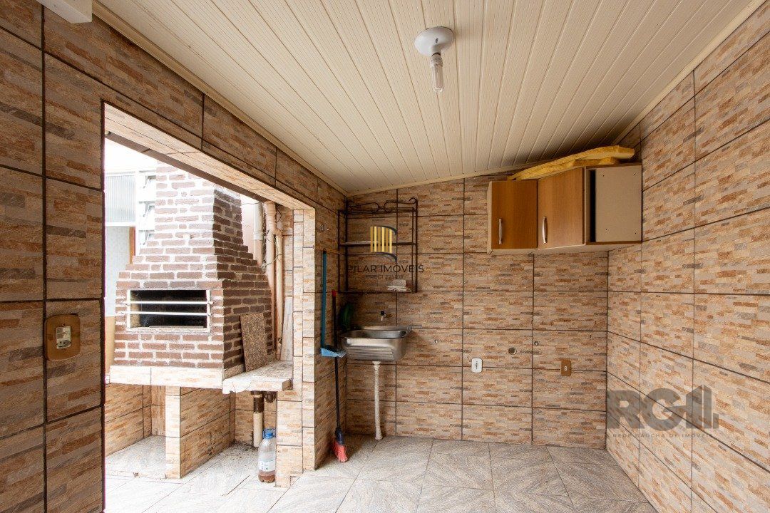 Apartamento térreo, com pátio, 2 quartos - Bairro Menino Deus